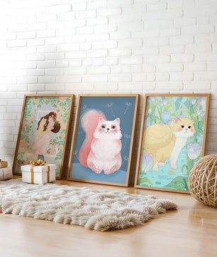 Ensemble de trois tableaux avec des chats et un design floral dans des tons pastel