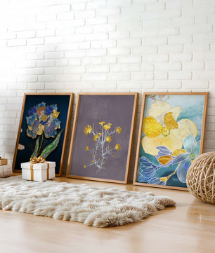 Art floral moderne avec des motifs de fleurs et des éléments dorés