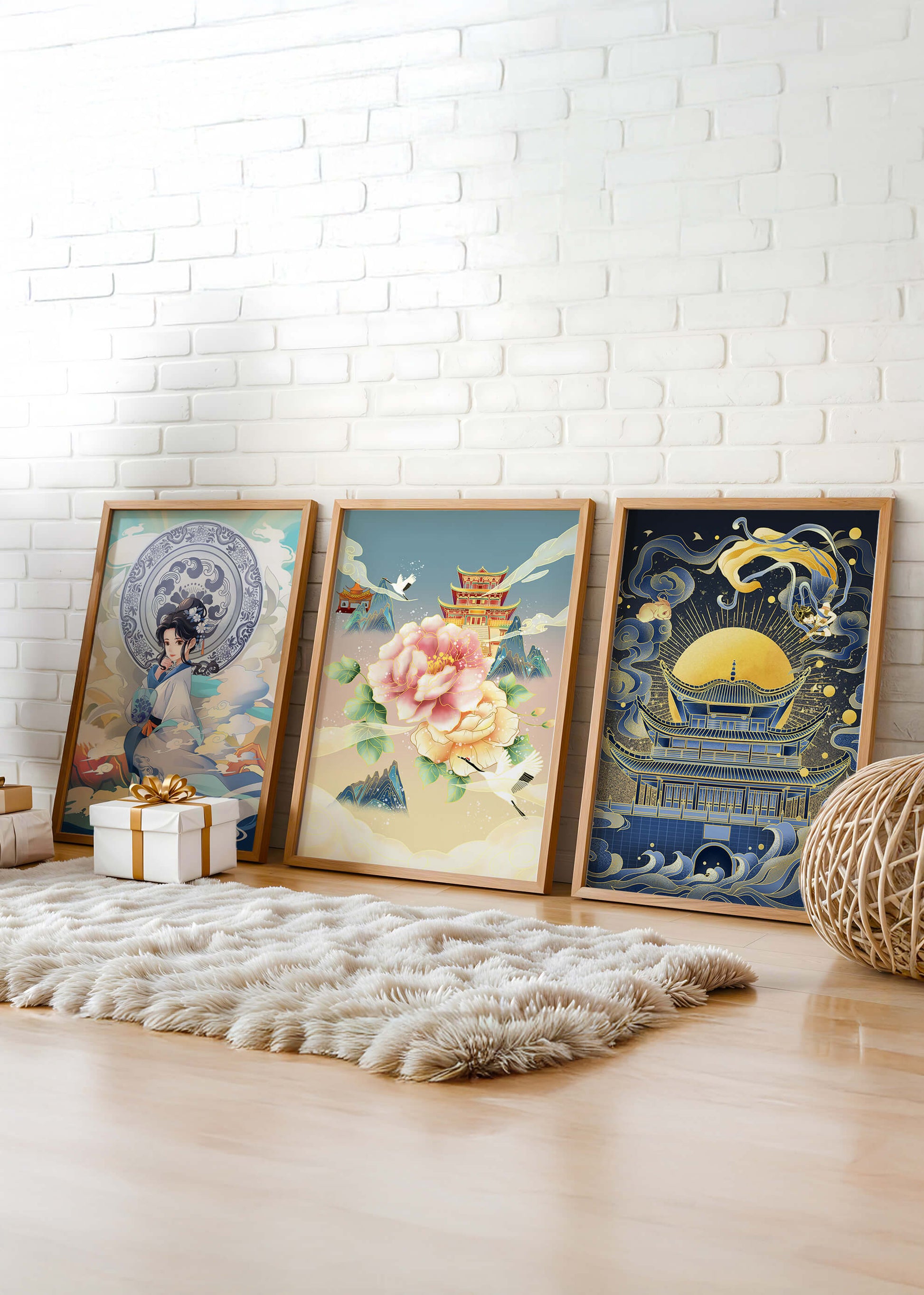Triptyque d’Art Asiatique : Femme, Fleur et Pagode avec Éléments Dorés