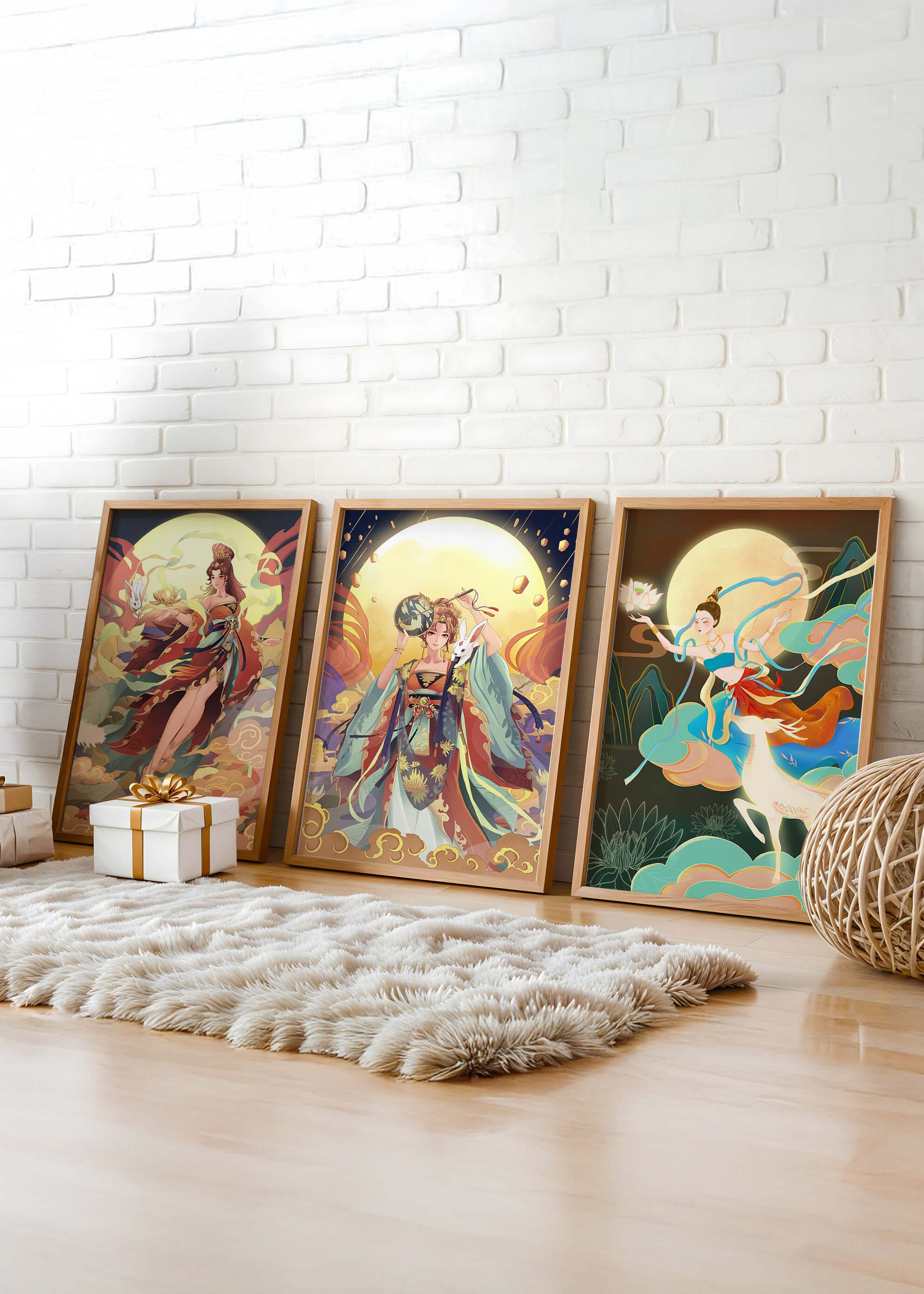 Ostasiatische Dekorative Kunst mit goldenen Elementen in einem Dreierset