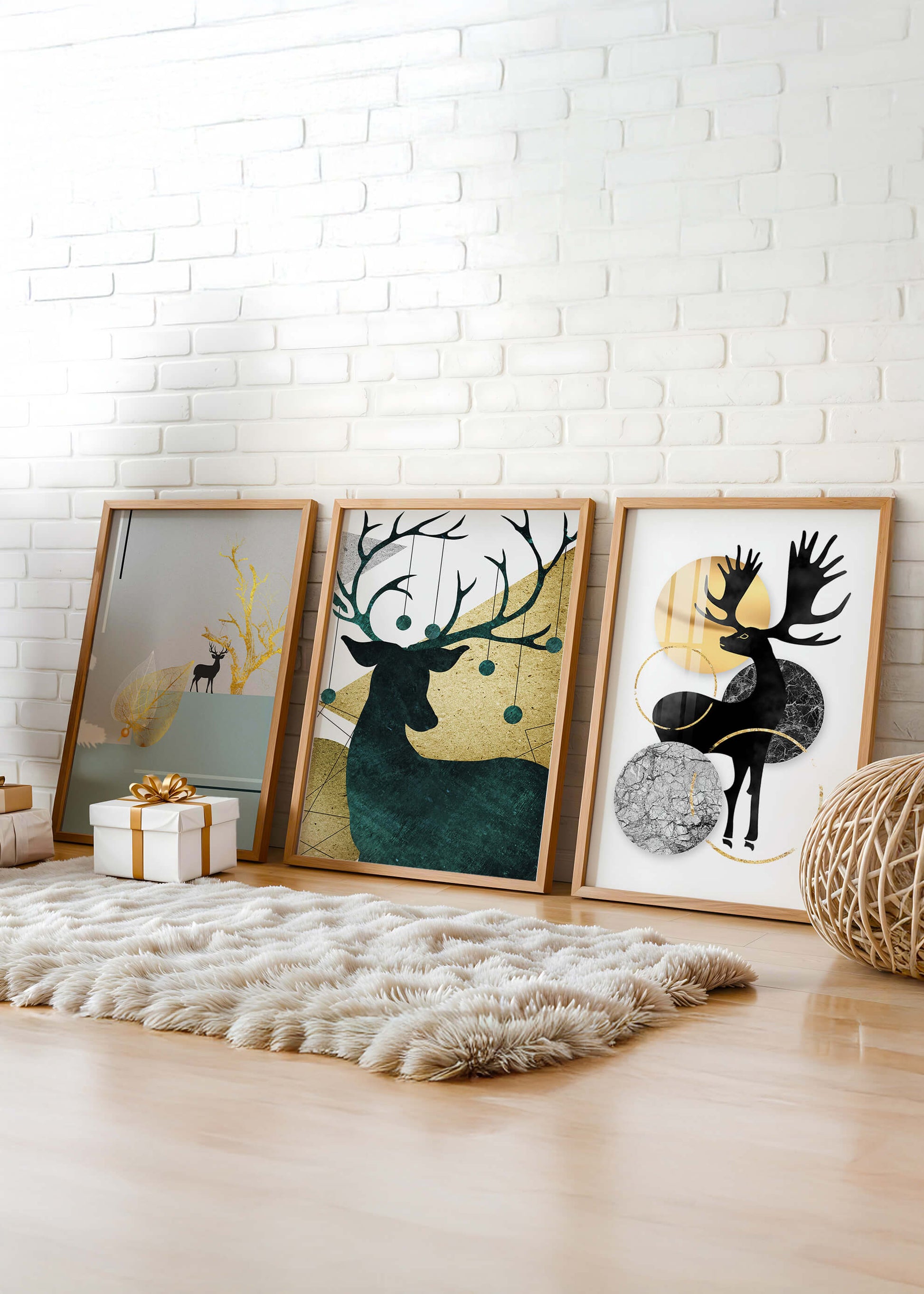 Ensemble de tableaux de cerfs avec des détails dorés