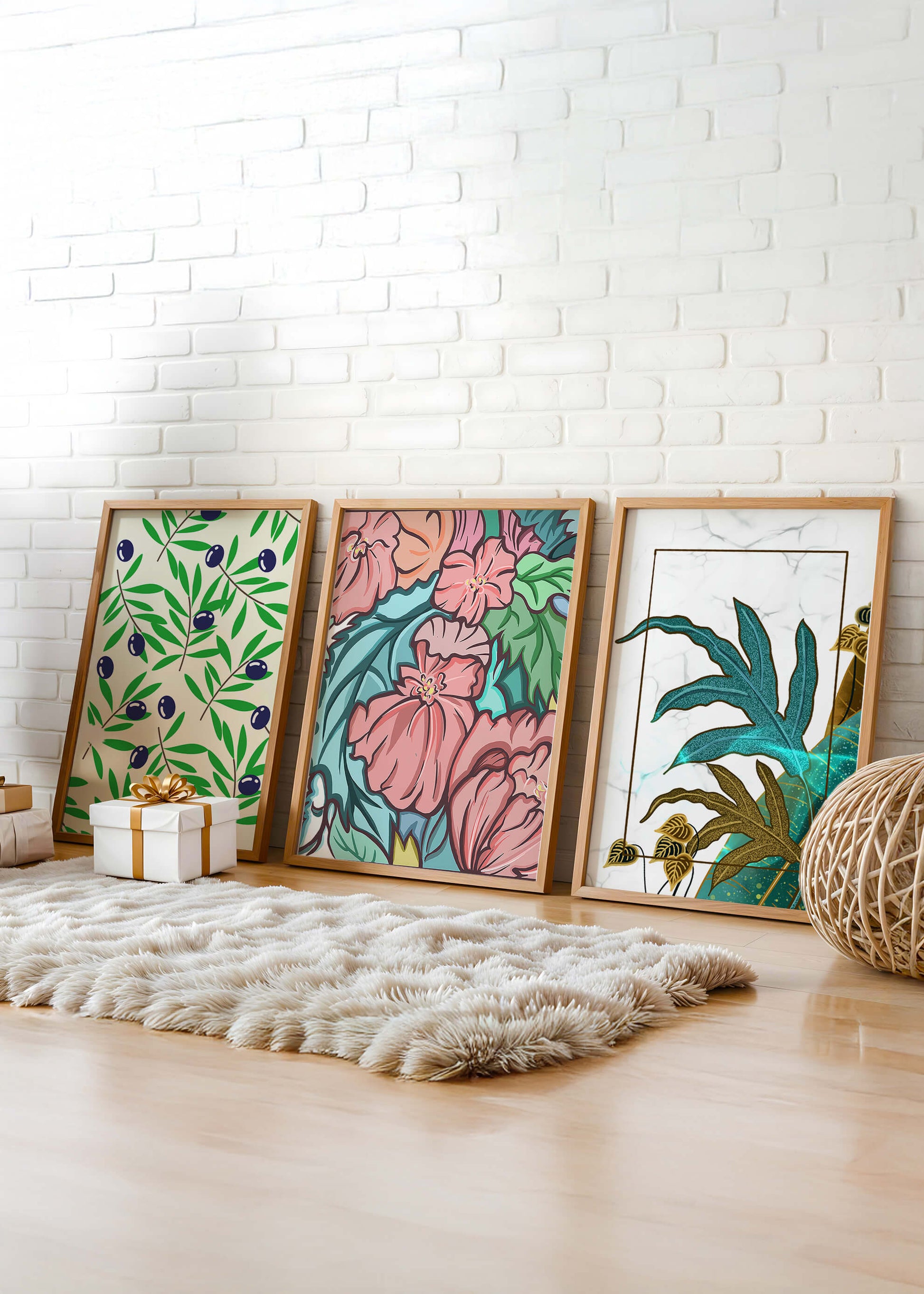 Impressions florales et tropicales sans cadre dans un salon moderne