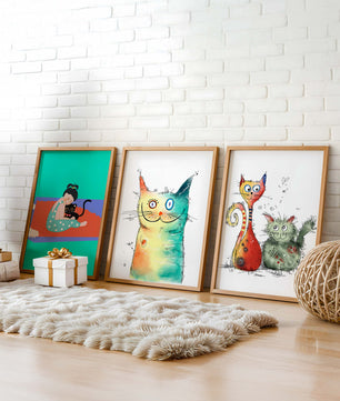 Ensemble d’illustrations colorées de chats avec un cadre en bois clair