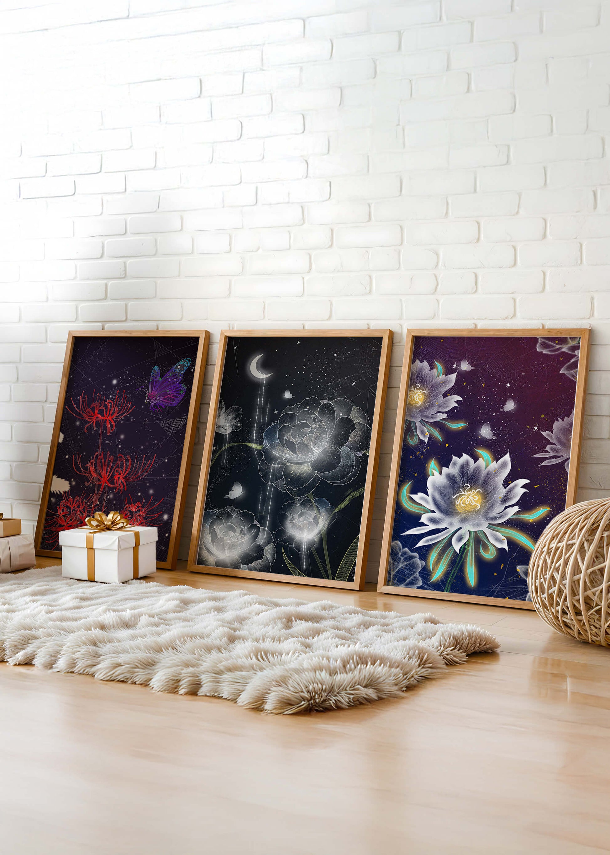 Pared Decorada con Conjunto de Tres Lienzos de Flores y Elementos Naturales