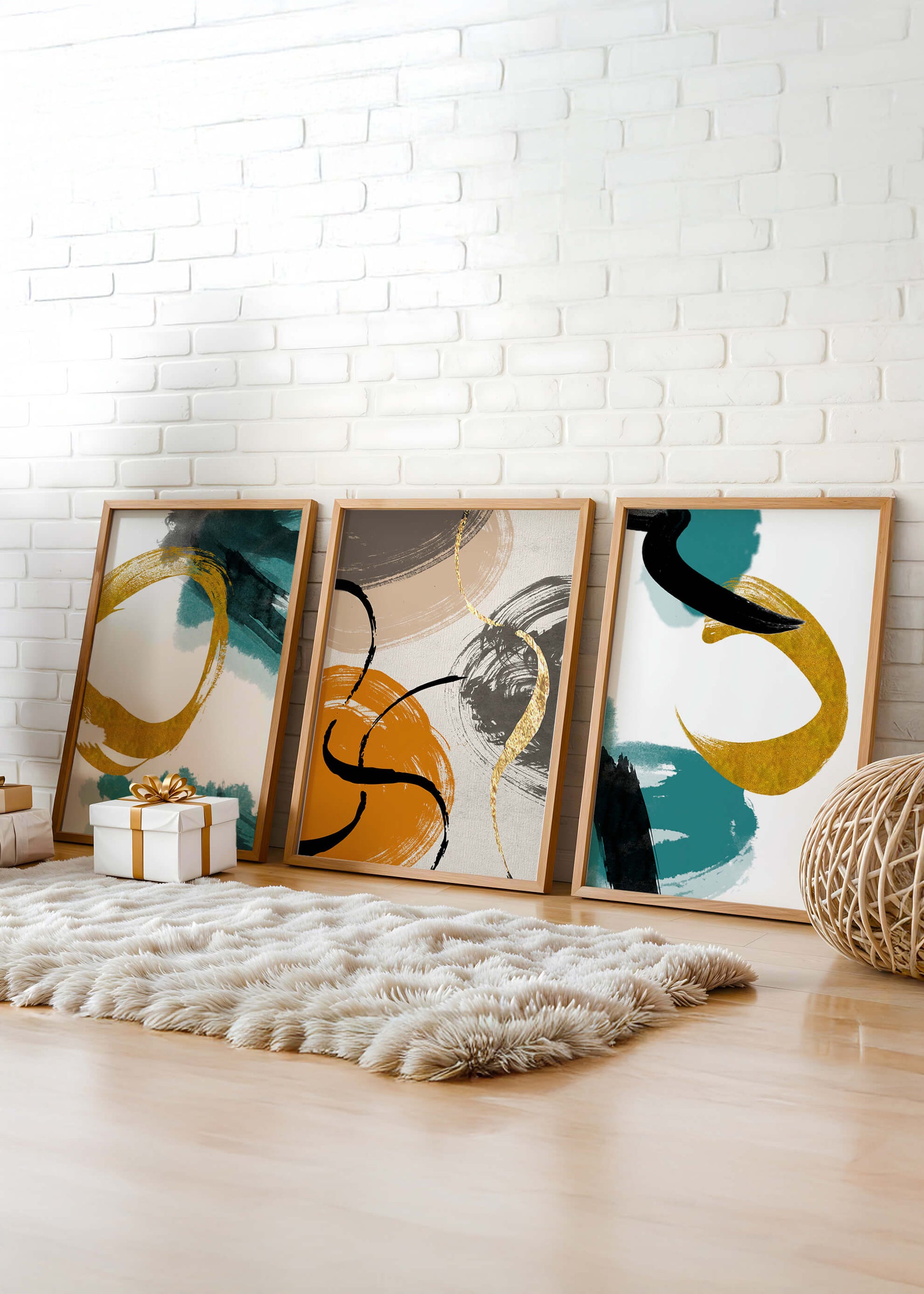 Arte Abstracto en Lienzos con Detalles Dorados