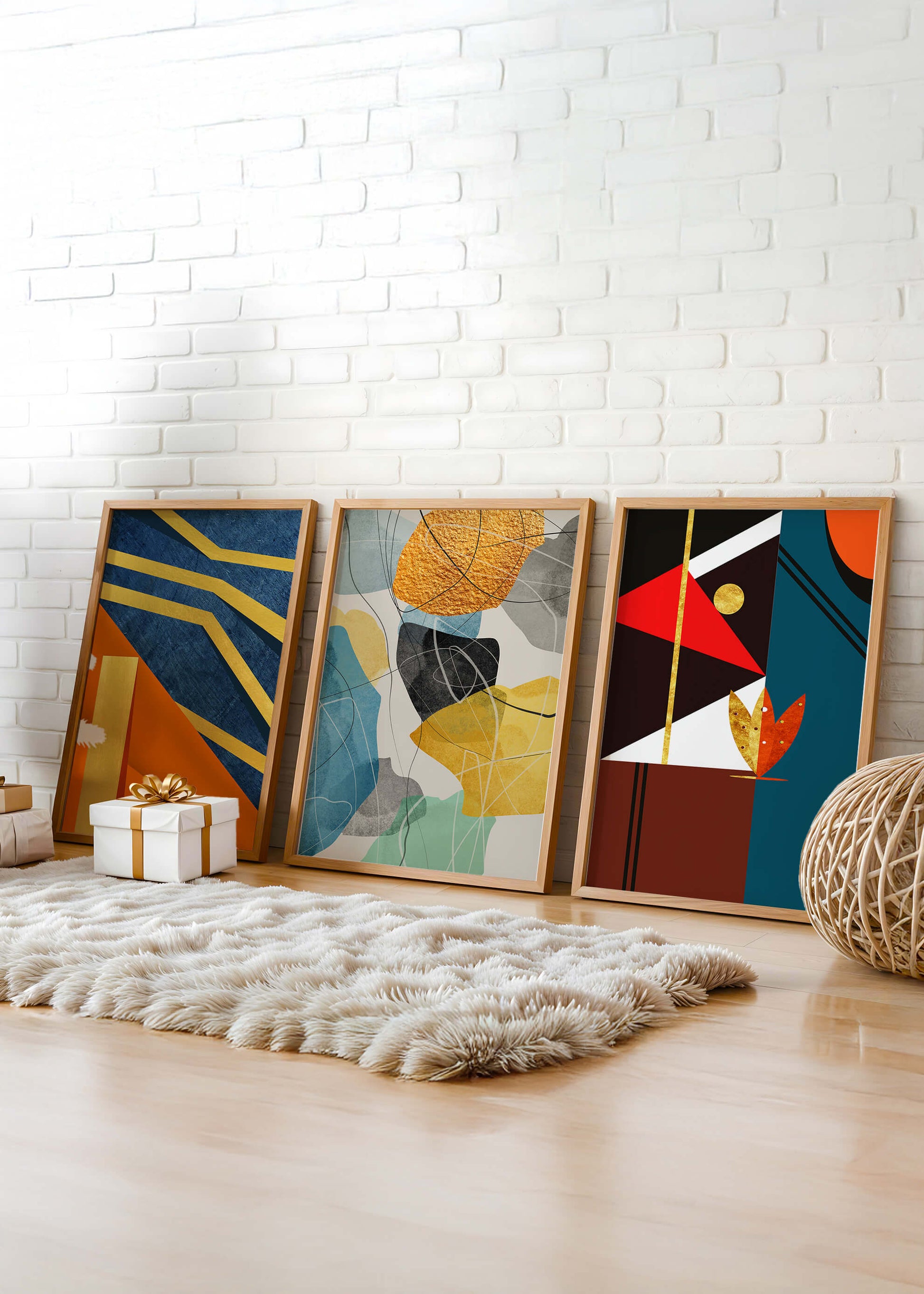 Conjunto De Tres Obras De Arte Geométrico Con Elementos Dorados Y Colores Vivos