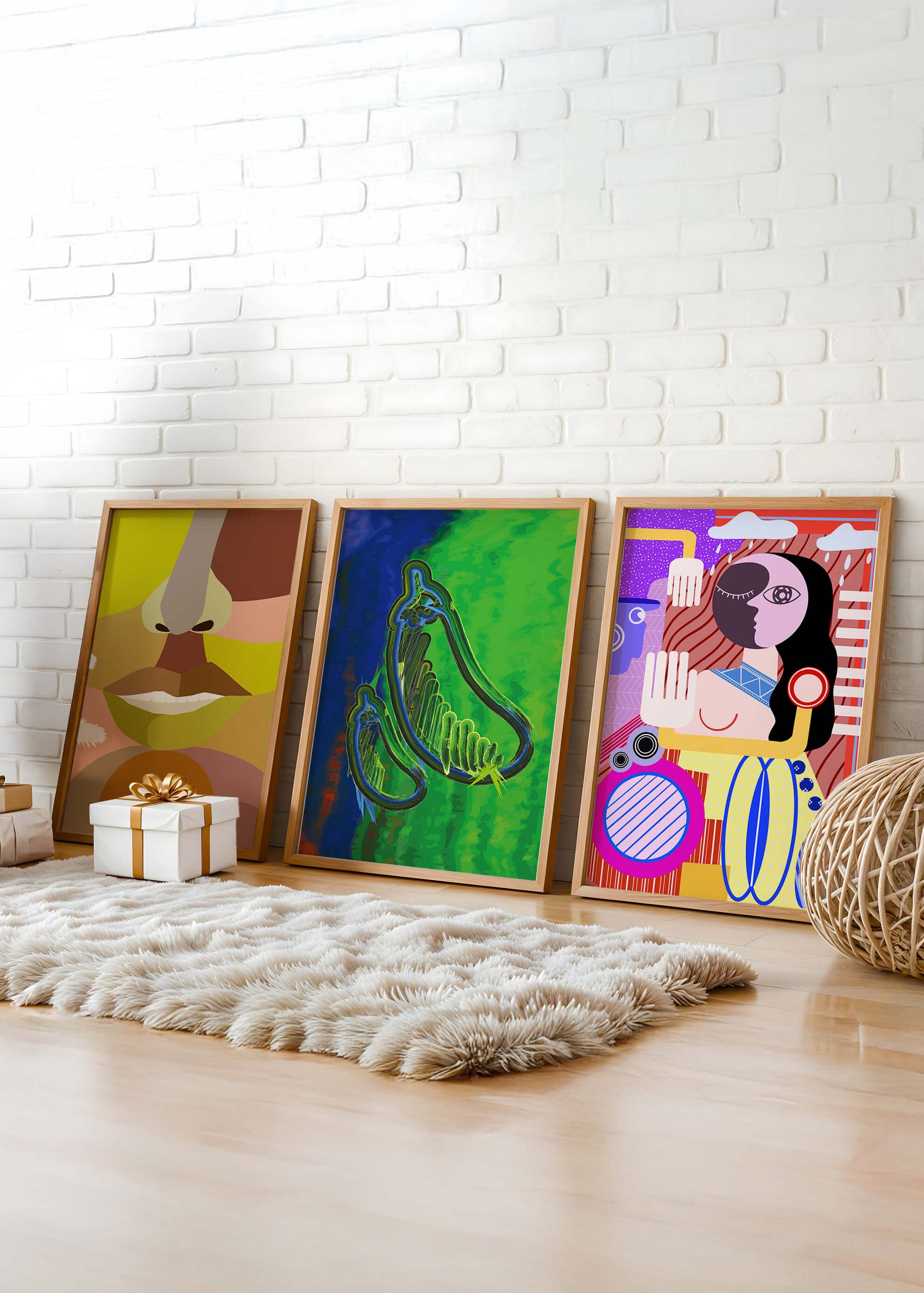 Ensemble d'affiches modernes sur le mur du salon