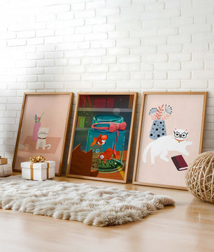 Ensemble de tableaux modernes avec des chats et un aquarium