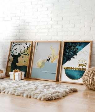 Ensemble de trois tableaux modernes avec motif de cerfs et finition dorée