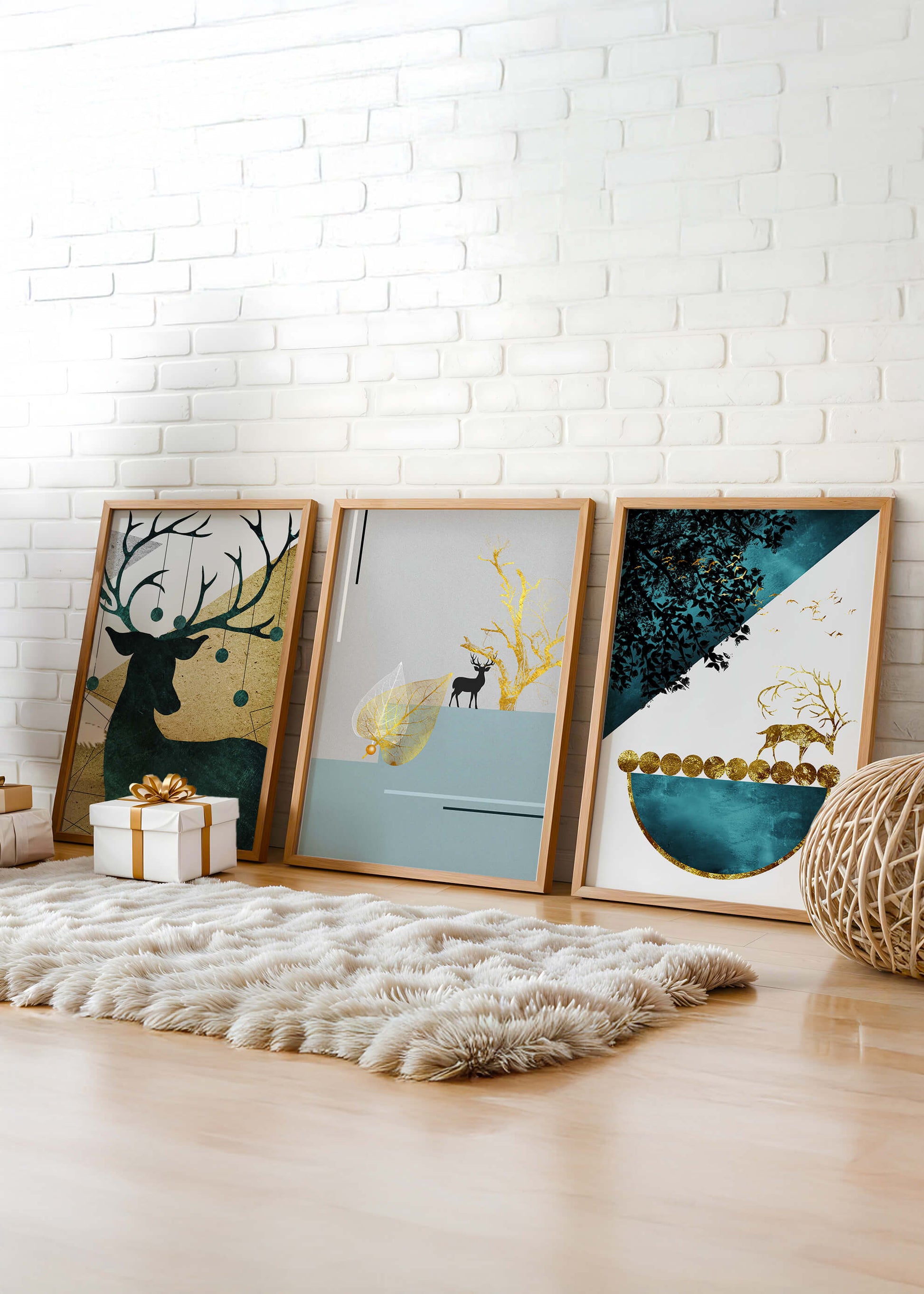 Conjunto De Tres Cuadros Modernos Con Motivo De Ciervos Y Acabado Dorado