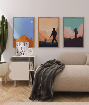 Ensemble d'impressions artistiques de paysages désertiques avec des silhouettes et des cactus