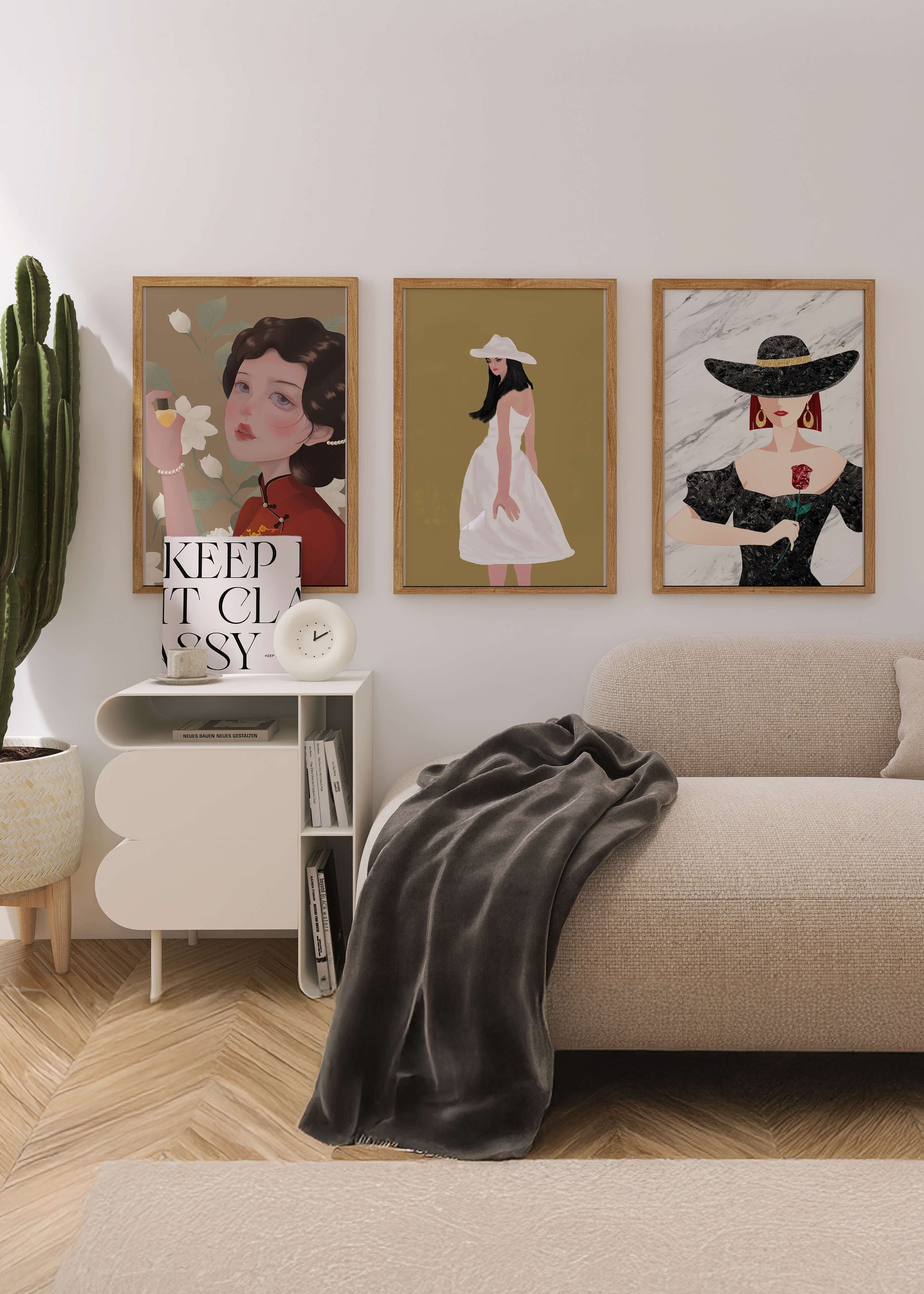 Pared Con Tres Lienzos de Mujeres en Sombreros Sin Marco