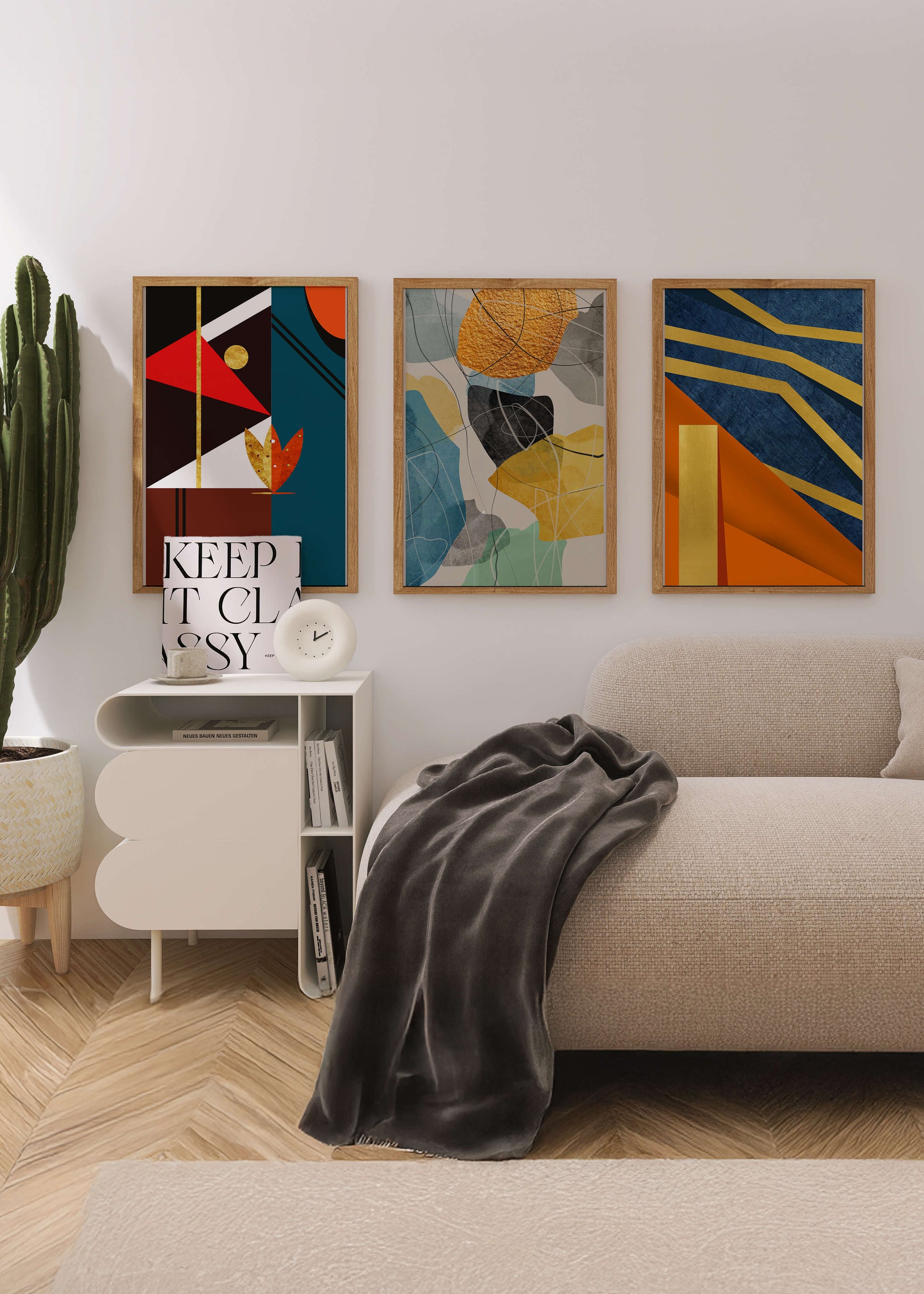 Conjunto De Tres Obras De Arte Geométrico Con Elementos Dorados Y Colores Vivos