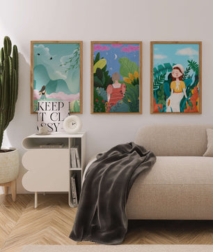 Ensemble de trois œuvres d'art colorées avec des paysages naturels et des figures humaines