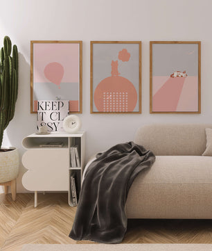 Triptyque minimaliste avec chats et ballon en ton rose