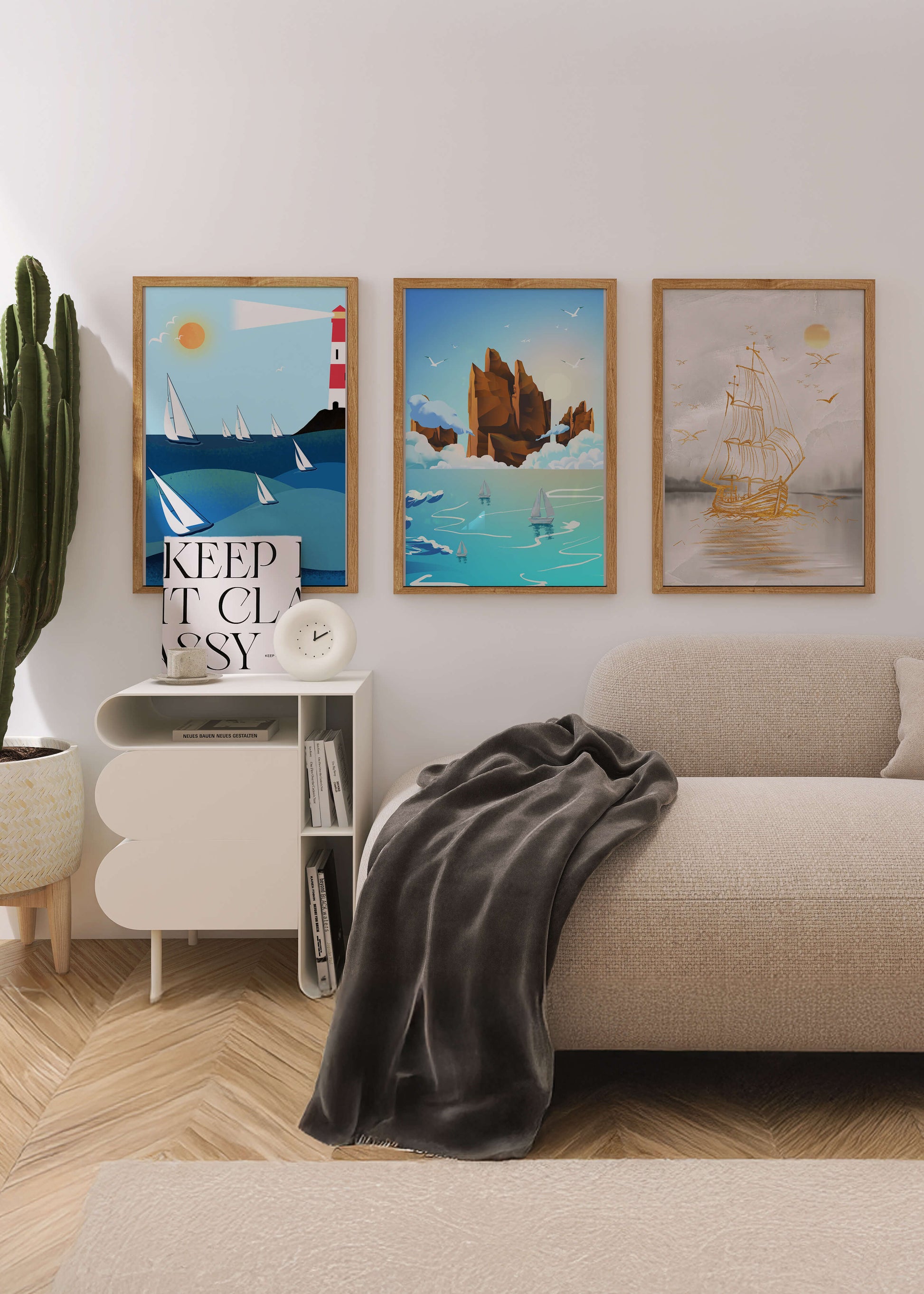Triptyque de paysages marins avec bateaux et phare