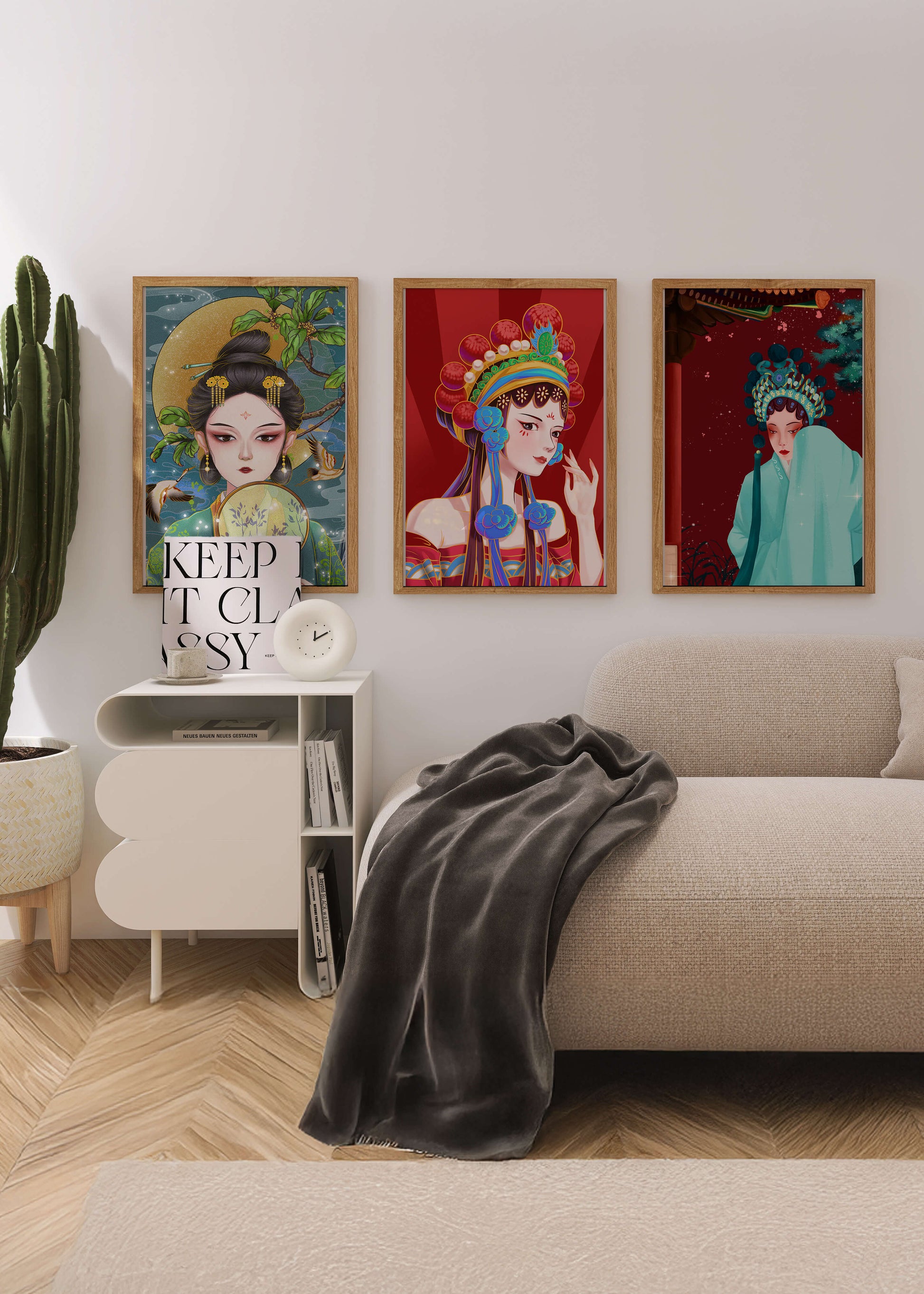 Tríptico de Retratos Femeninos en Estilo Asiático con Elementos Dorados