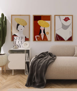 Triptyque moderne avec touches dorées et minimalisme
