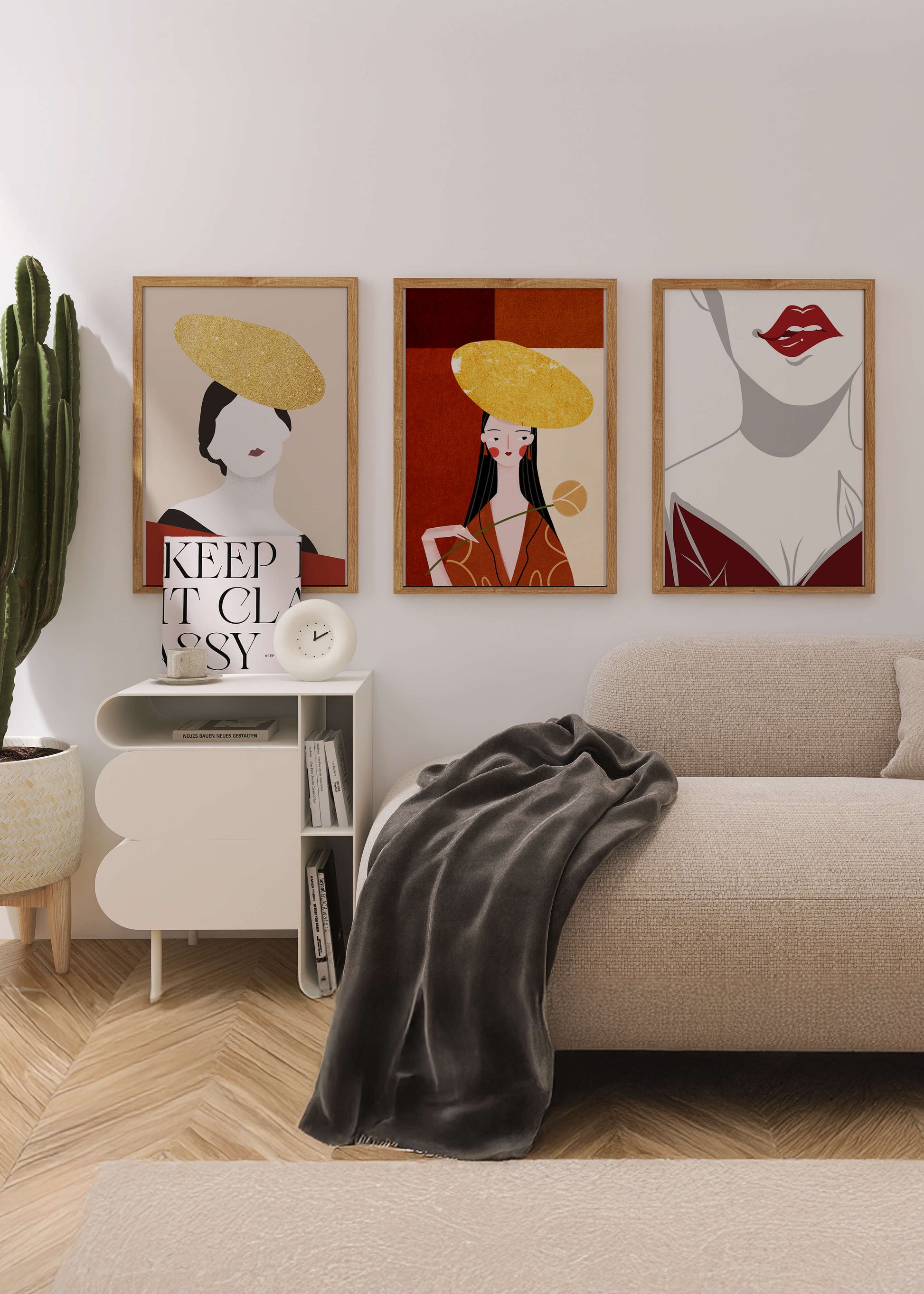 Triptyque moderne avec touches dorées et minimalisme