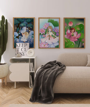 Triptyque enfantin d'art fantastique avec des filles parmi les fleurs