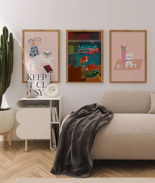 Ensemble de tableaux modernes avec des chats et un aquarium