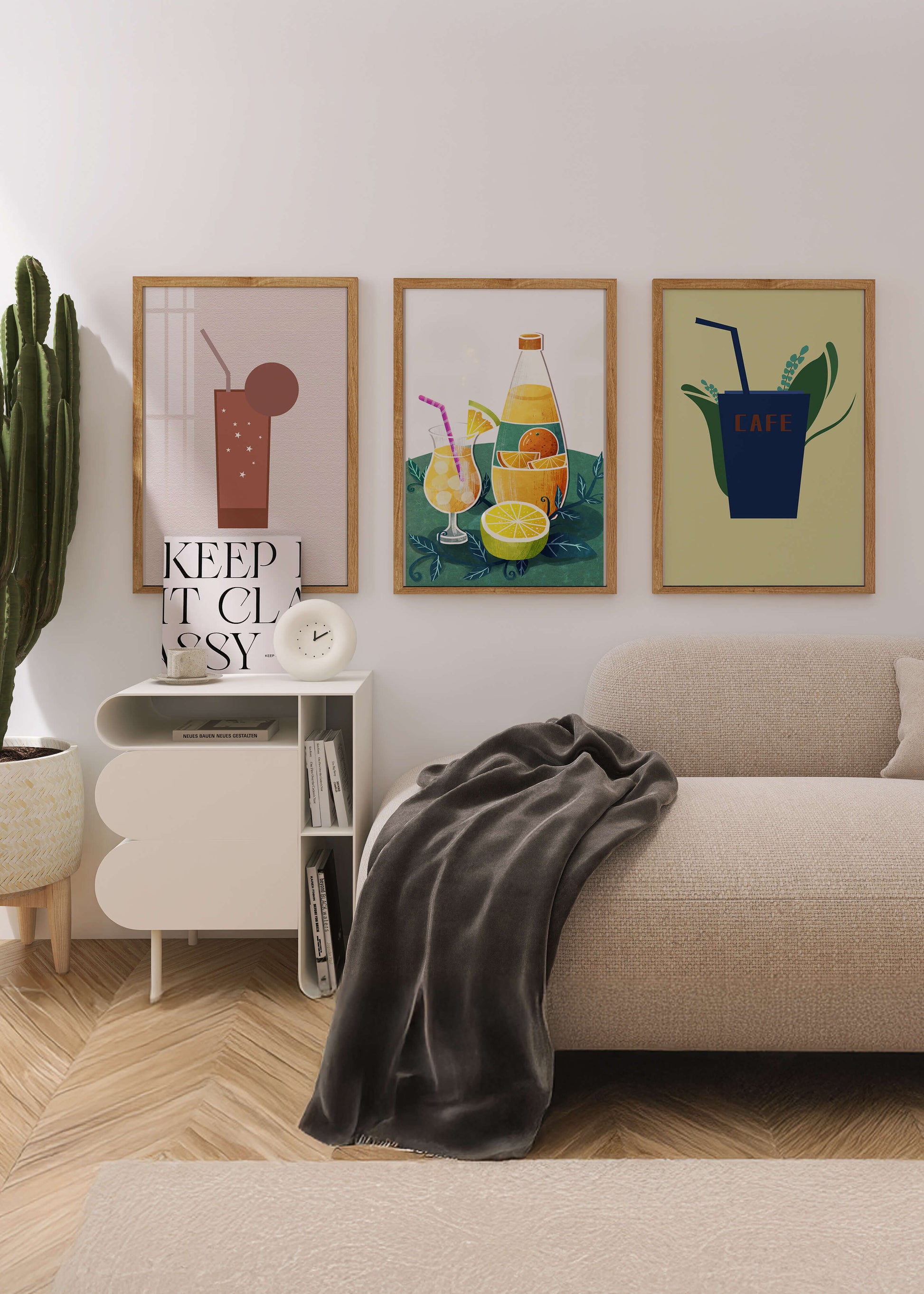 Imágenes Minimalistas de Bebidas Exhibidas en Interiores