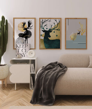 Ensemble de tableaux de cerfs avec des détails dorés