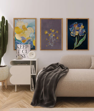 Art floral moderne avec des motifs de fleurs et des éléments dorés