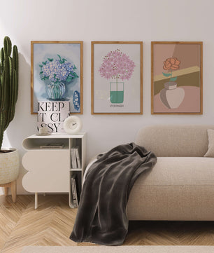 Conjunto De Impresiones Artísticas Con Flores En Marcos De Madera