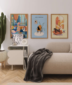 Triptyque d'art moderne avec des illustrations de chats et des scènes colorées
