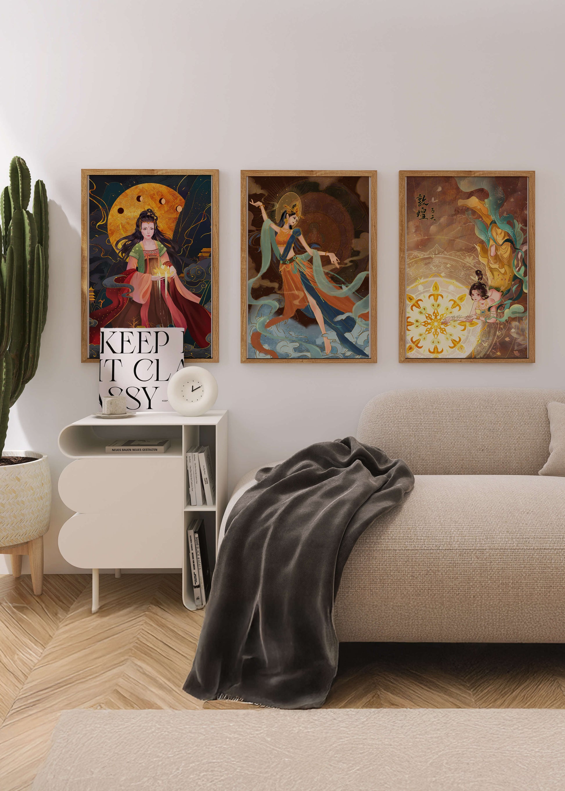 Impresiones de arte asiático con figuras femeninas y elementos dorados