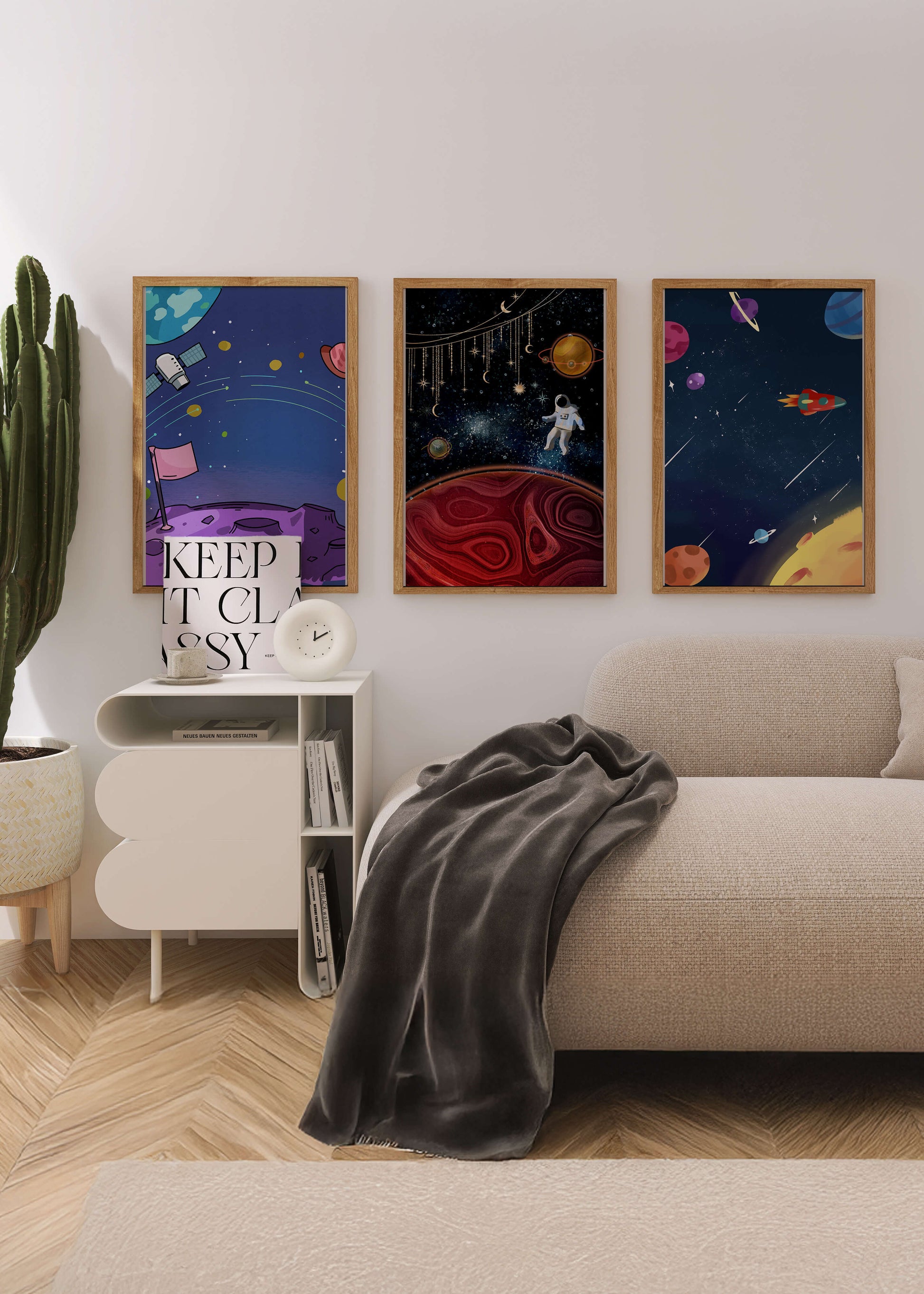Ensemble d'Œuvres Modernes d'Espace avec Détails Dorés