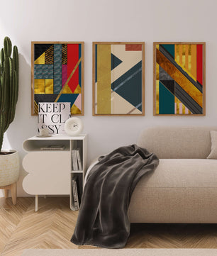 Conjunto de Tres Lienzos Abstractos Geométricos en Colores Vivos y Elementos Dorados