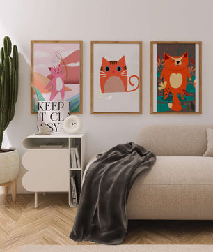 Triptyque d’illustrations de chats dans des designs modernes