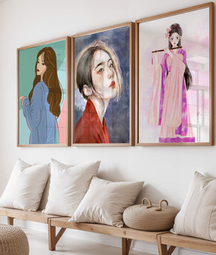 Tríptico de retratos femeninos en estilo moderno