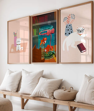 Ensemble de tableaux modernes avec des chats et un aquarium