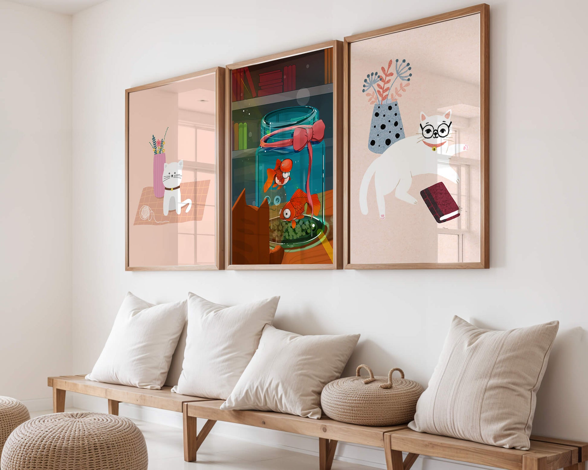 Ensemble de tableaux modernes avec des chats et un aquarium