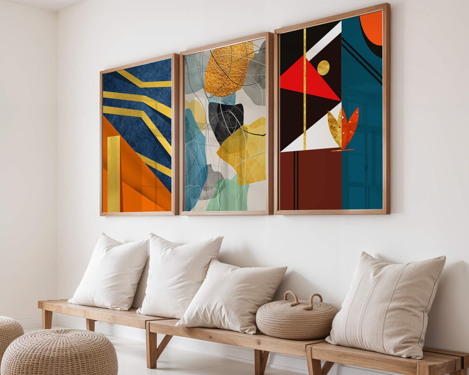 Conjunto De Tres Obras De Arte Geométrico Con Elementos Dorados Y Colores Vivos