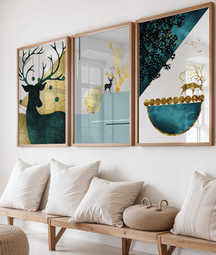 Ensemble de trois tableaux modernes avec motif de cerfs et finition dorée