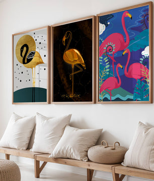 Triptyque de flamants roses avec détails dorés et design moderne