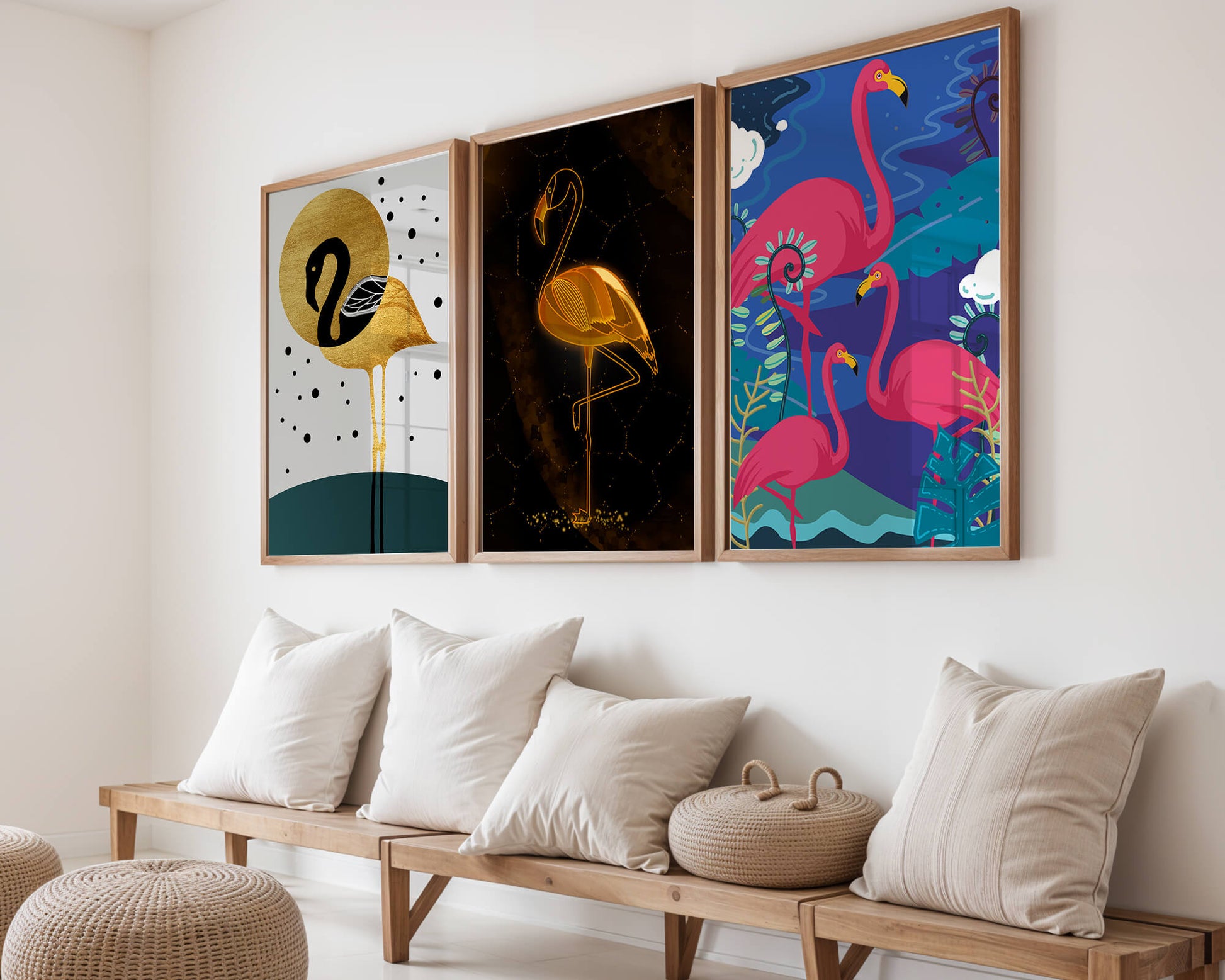 Triptyque de flamants roses avec détails dorés et design moderne