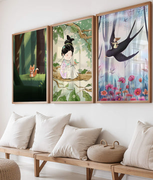 Set de impresiones artísticas infantiles en un espacio luminoso
