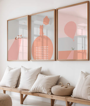 Triptyque minimaliste avec chats et ballon en ton rose