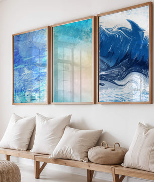 Décoration moderne avec triptyque d'art abstrait dans les tons bleus et beige