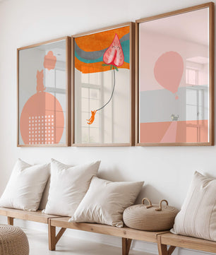 Triptyque d’art minimaliste avec des chats et des ballons