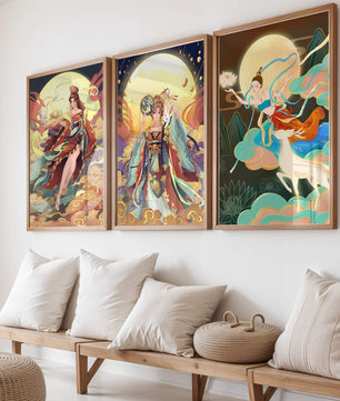 Ostasiatische Dekorative Kunst mit goldenen Elementen in einem Dreierset