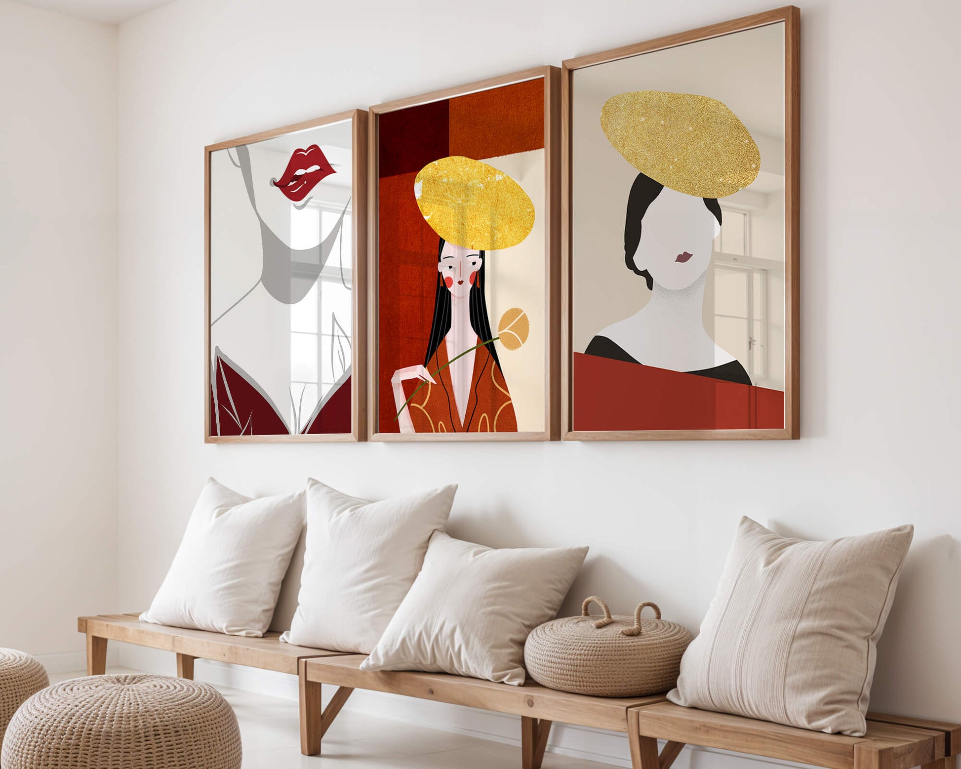 Triptyque moderne avec touches dorées et minimalisme