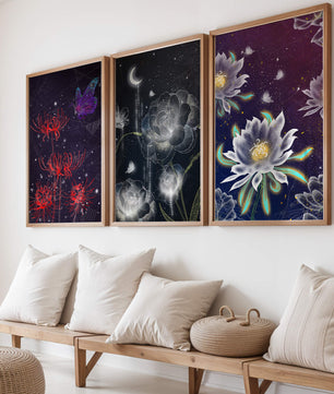 Pared Decorada con Conjunto de Tres Lienzos de Flores y Elementos Naturales