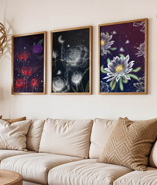 Pared Decorada con Conjunto de Tres Lienzos de Flores y Elementos Naturales