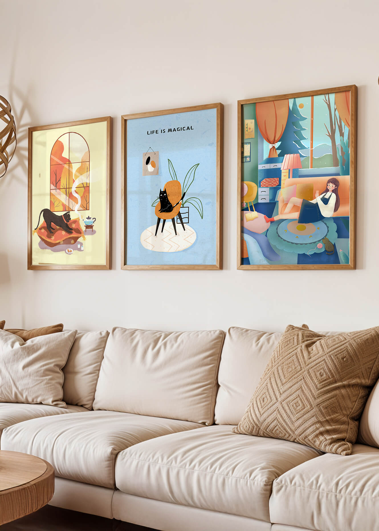 Triptyque d'art moderne avec des illustrations de chats et des scènes colorées